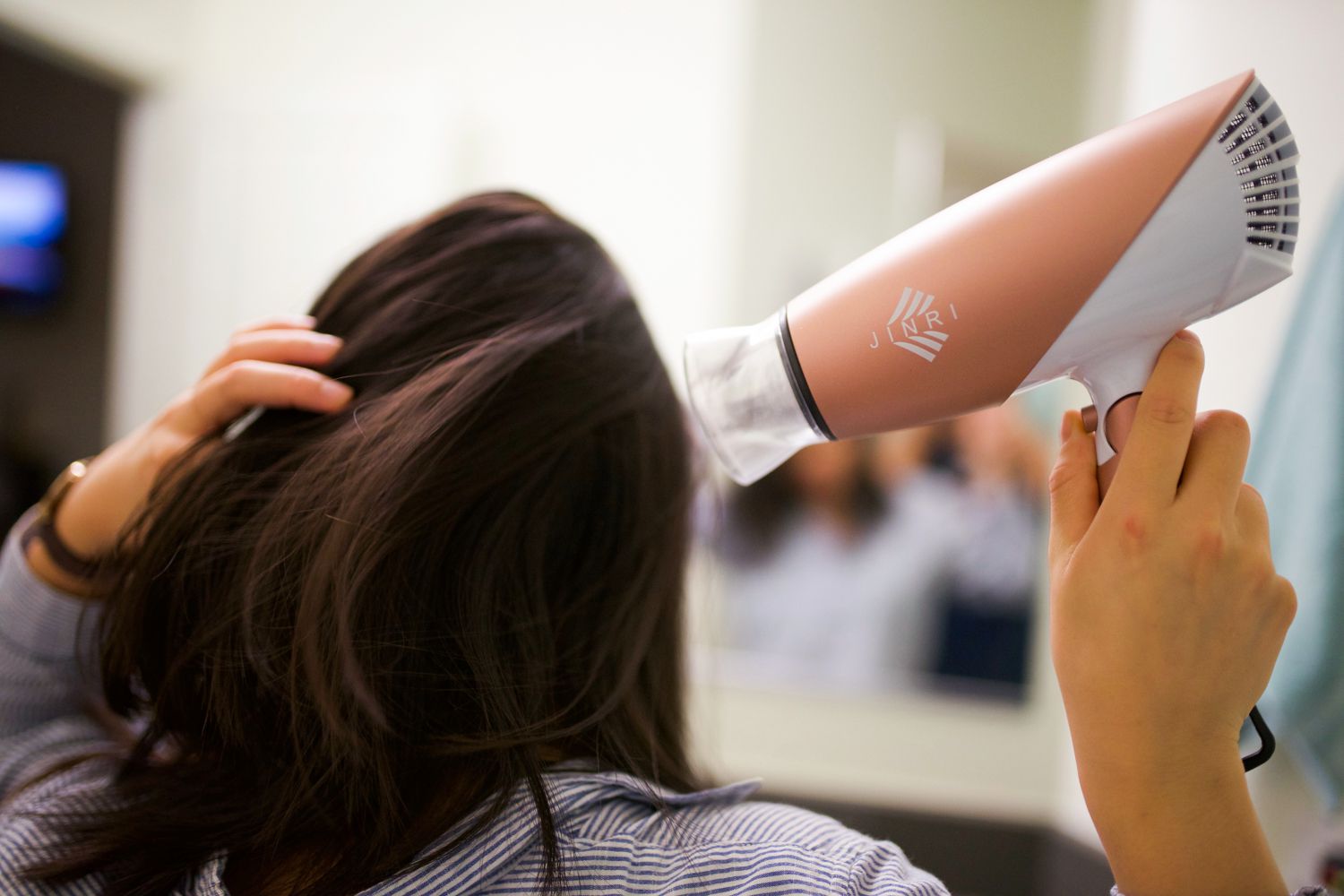 how-to-use-hair-dryer.jpg